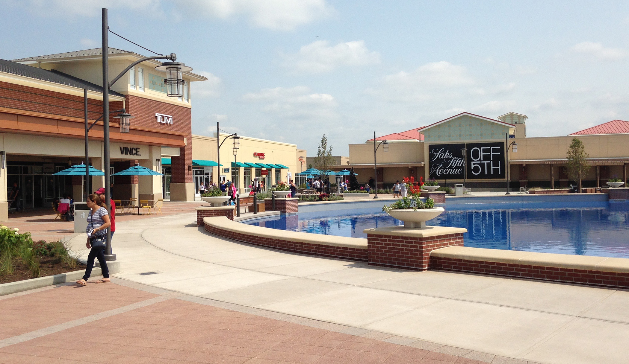 saks-among-top-new-attractions-at-chicago-premium-outlets