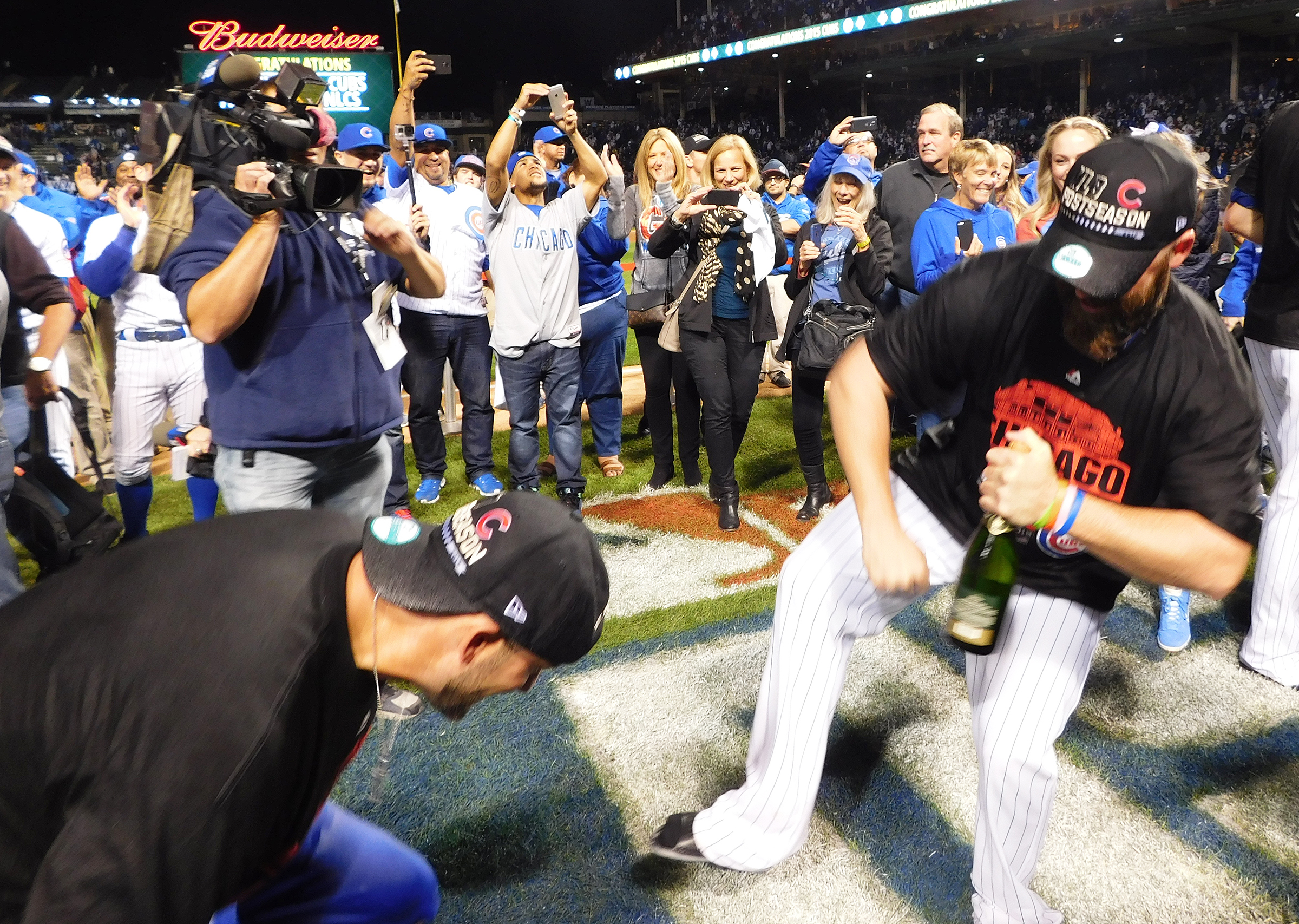 Cubs to celebrate division title, fans hope hope for big things this  postseason - Chronicle Media