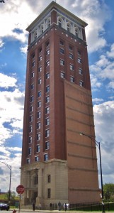 Vacant since 1987, the tower previously served as the formal entrance to Sears Roebuck and Co.’s sprawling Merchandise Building. (Photo by Teemu008)