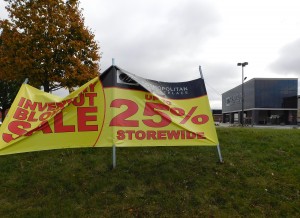A windblown banner outside Aurora’s Cosmopolitan Marketplaces promised a 25 percent off sale last week. But inside the store appeared to be conducting a going-out-of-business sale.