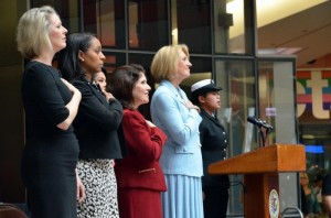 USO of Illinois President & CEO Alison Ruble, Illinois Dept. of Veterans' Affairs Director Erica Jeffries, Illinois Lt. Governor Evelyn Sanguinetti, and Illinois Comptroller Leslie Geissler Munger listen to Danlie Cuenca sing the national anthem. (Photo by Maggie Cunningham/courtesy office of Comptroller Leslie Geissler Munger) 