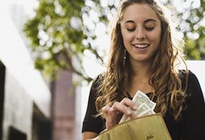 This year’s college graduates are advised to not wait too long to adopt a strong financial strategy. (Photo courtesy University of Illinois Extension)