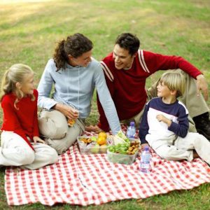 Researchers say it is important for families to have nature-based routines or rituals, such as picnics or walks, that they participate in regularly. (Photo courtesy University of Illinois Extension) 