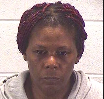 aurora chicago mugging woman arrested minnis annette kane