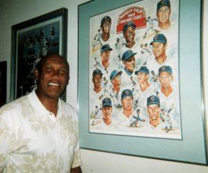 Fergie Jenkins, who won 21 games in 1969, back in 2004 at his Anthem, Ariz. home with a mural of the 1969 Cubs. 