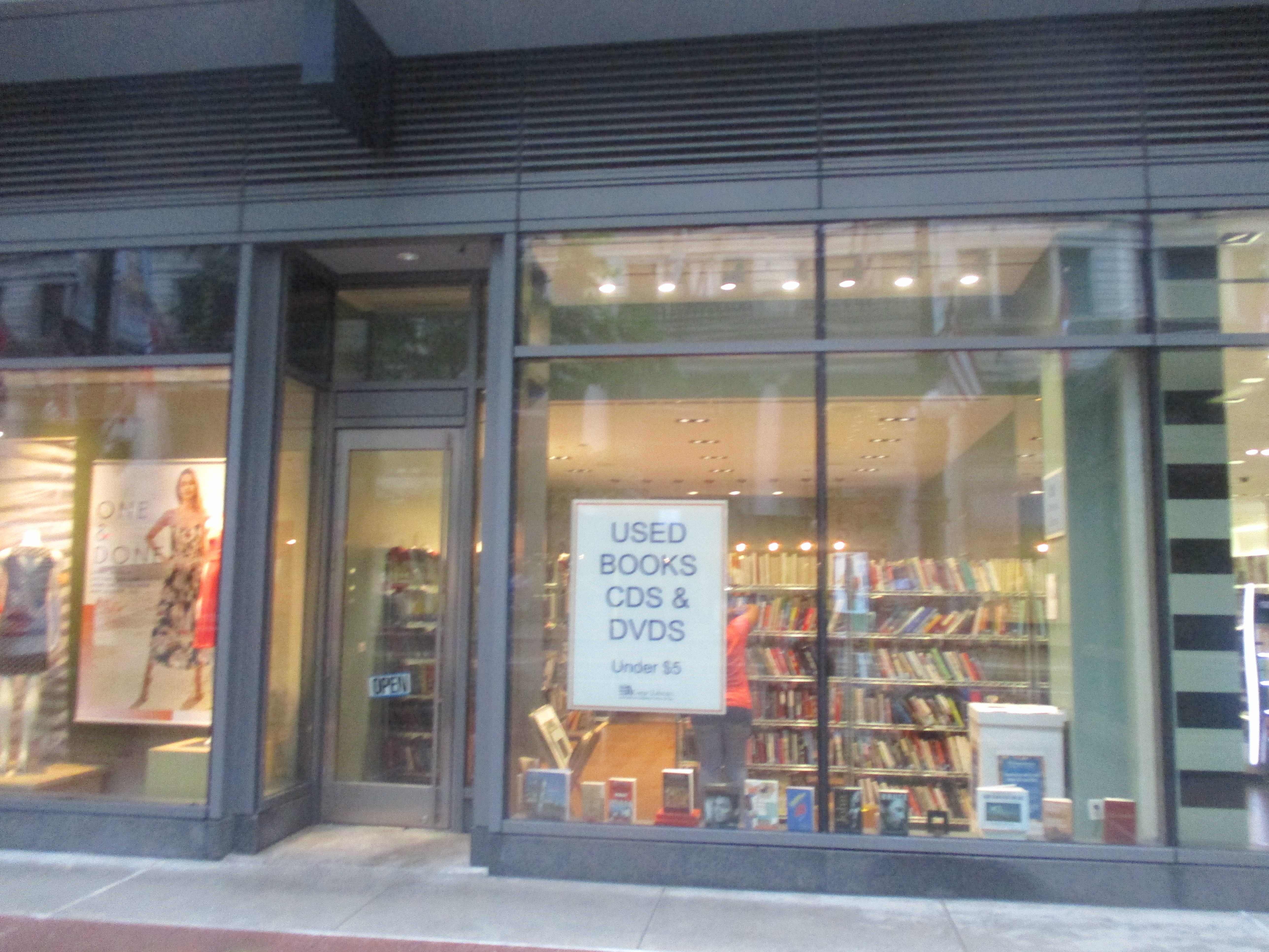 A pop-up bookstore on Chicago's West Side offers pay what you can