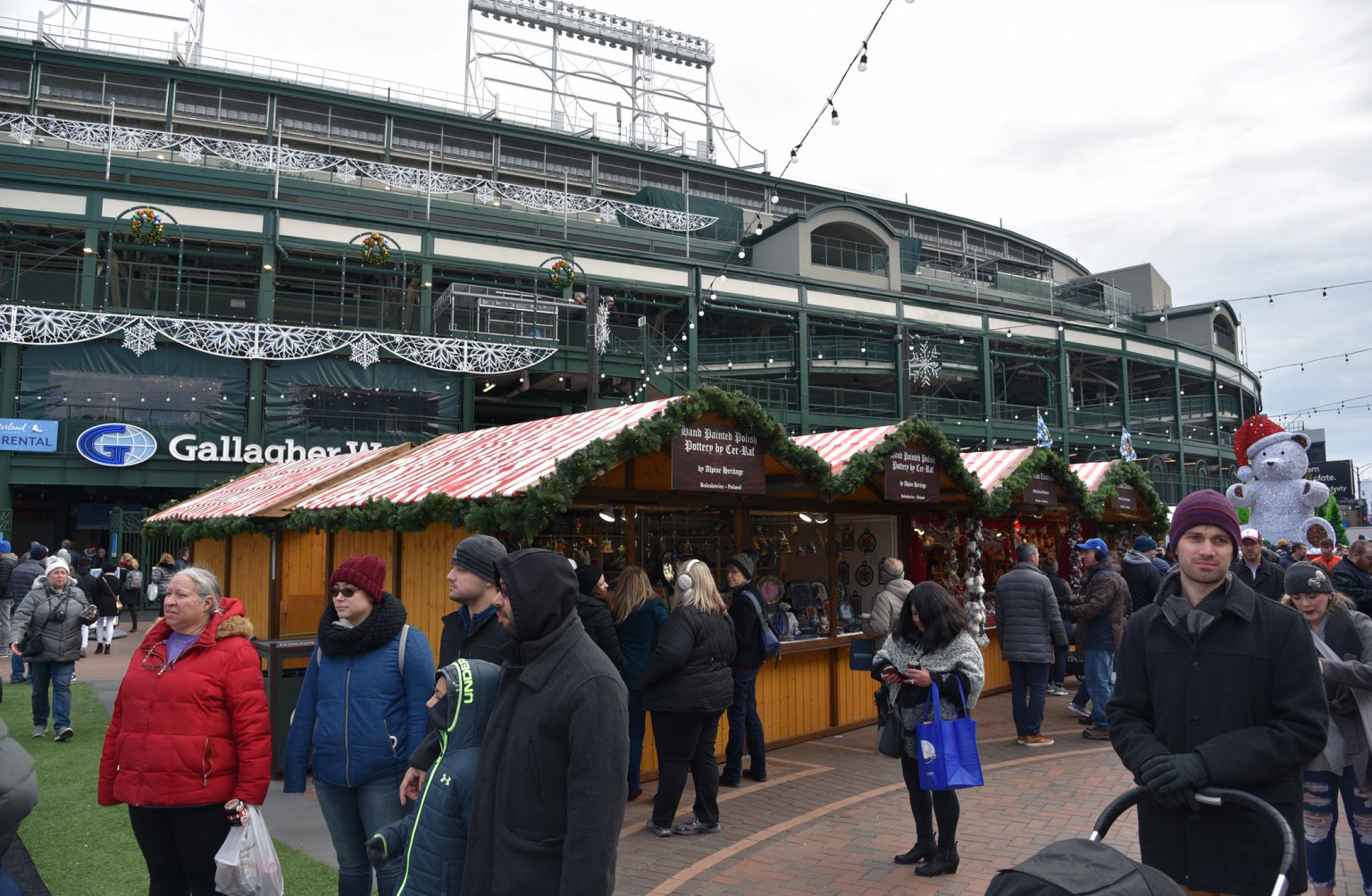 Christmas comes to Wrigleyville Chronicle Media