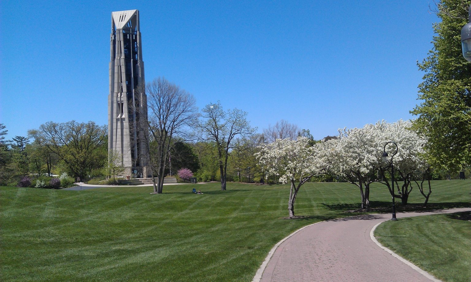 Naperville Carillon to feature concerts, blue lights to honor health