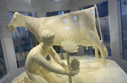 Pritzker helps kick off State Fair, unveils annual butter cow