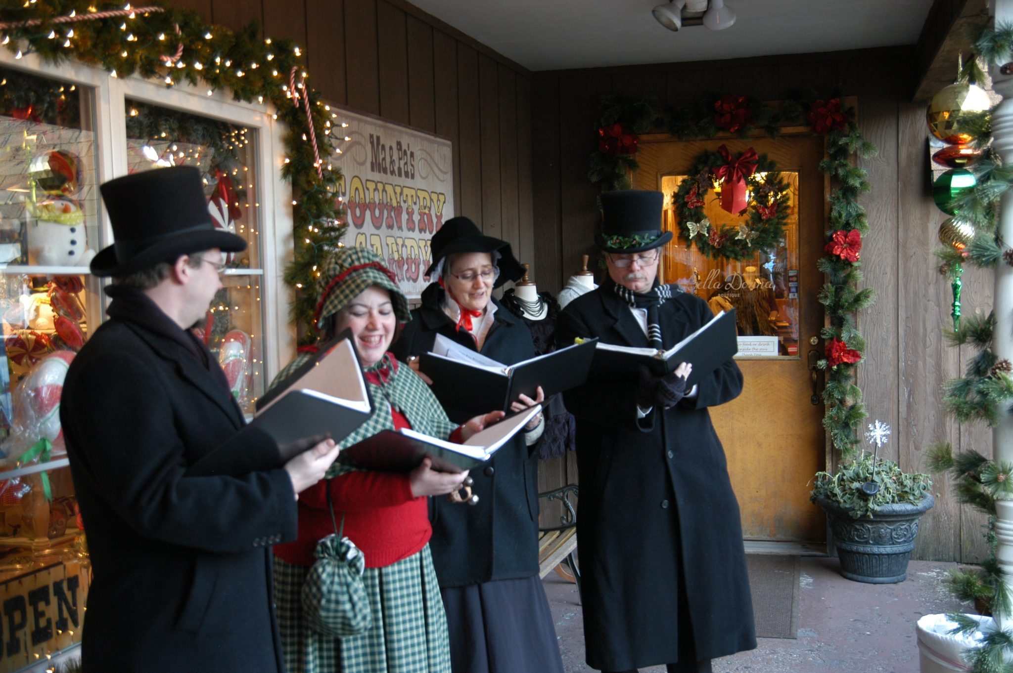 Long Grove decking halls for holiday season Chronicle Media